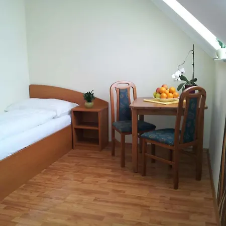 Venusz 2 Panzio Bed and Breakfast Inárcs